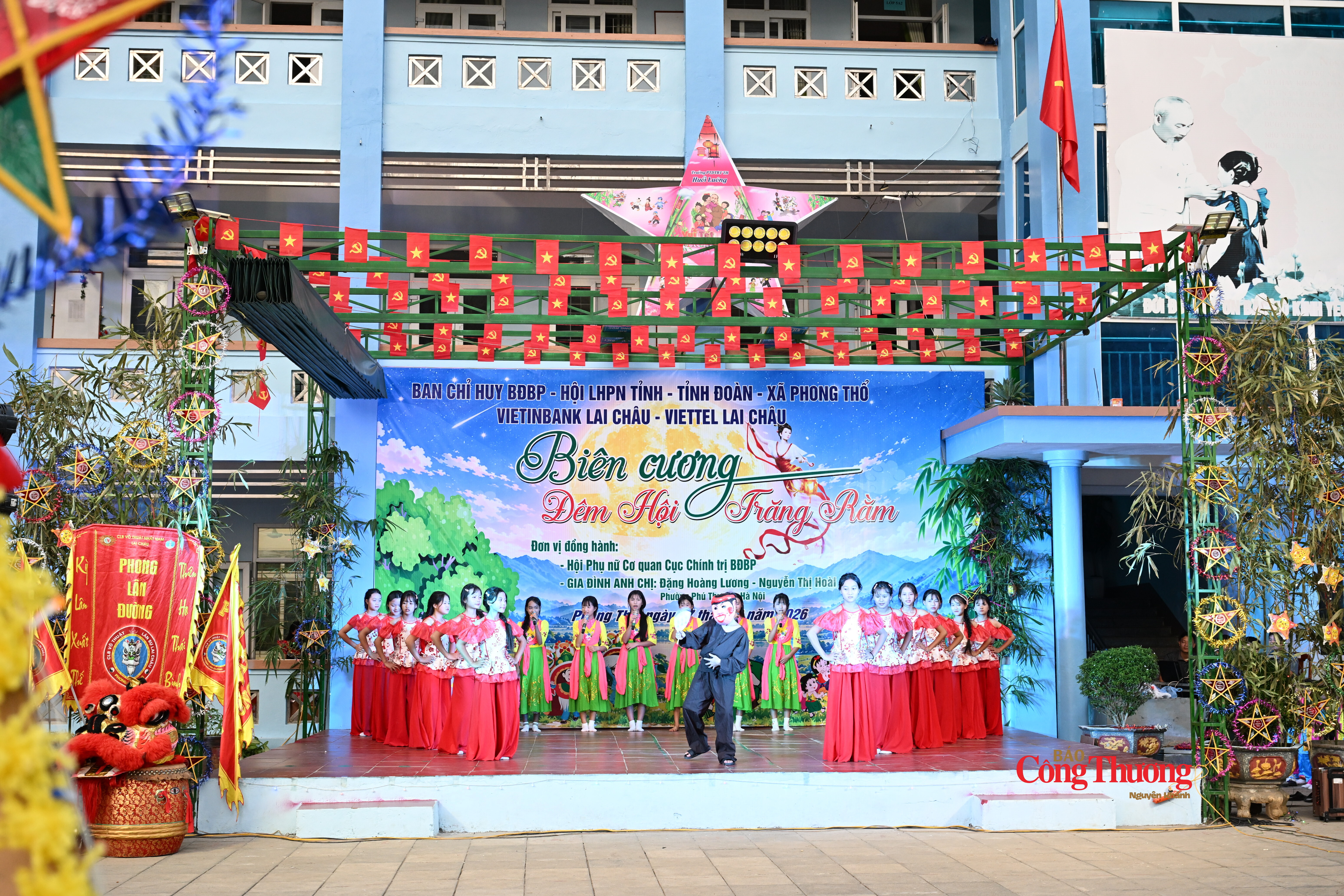 Tiết mục văn nghệ của các em học sinh Trường Phổ thông Dân tộc bán trú Tiểu học và Trung học cơ sở Huổi Luông.