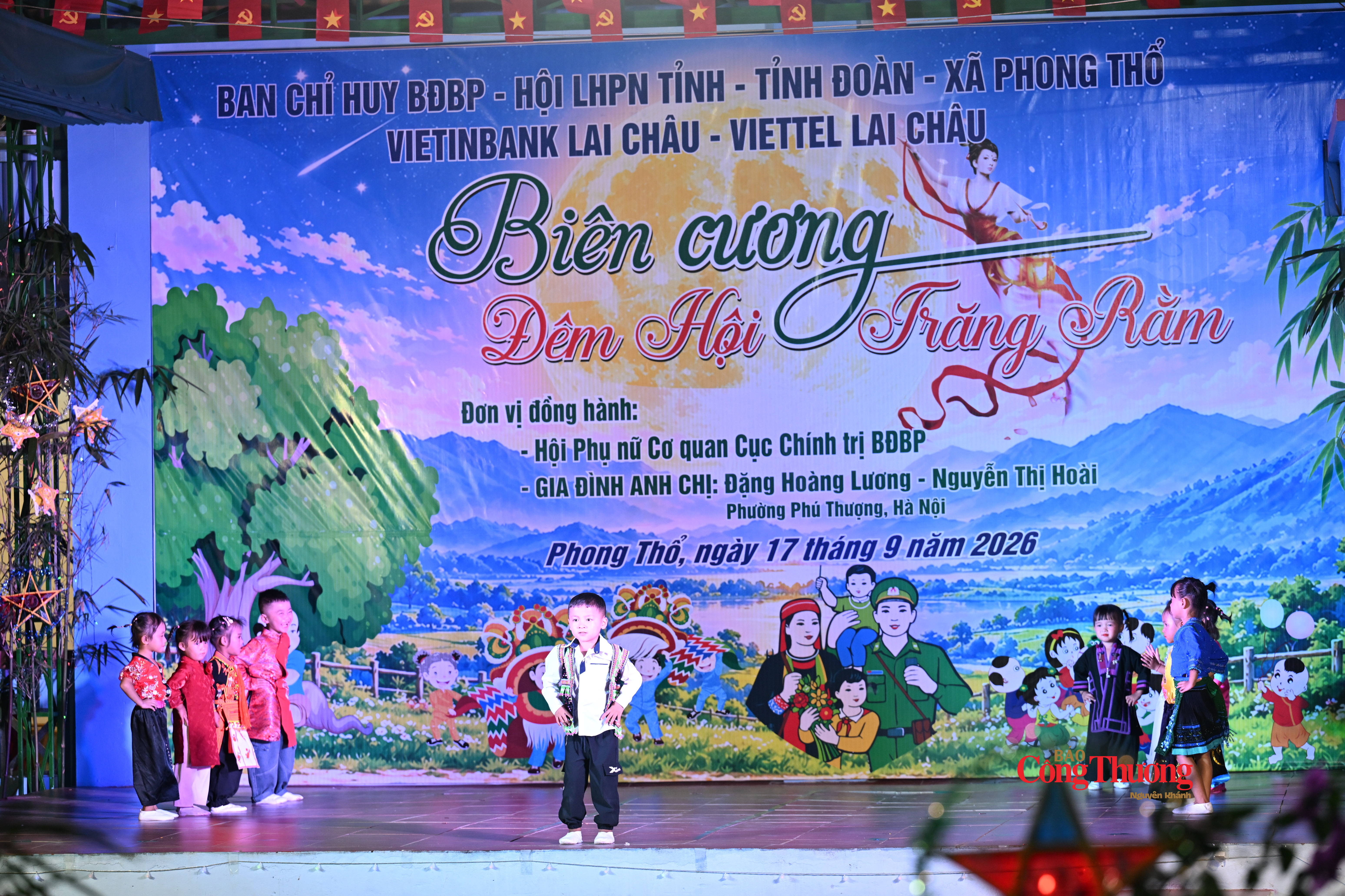 Màn trình diễn thời trang đặc sắc của các cháu Trường Mầm non Ma Lù Thàng.