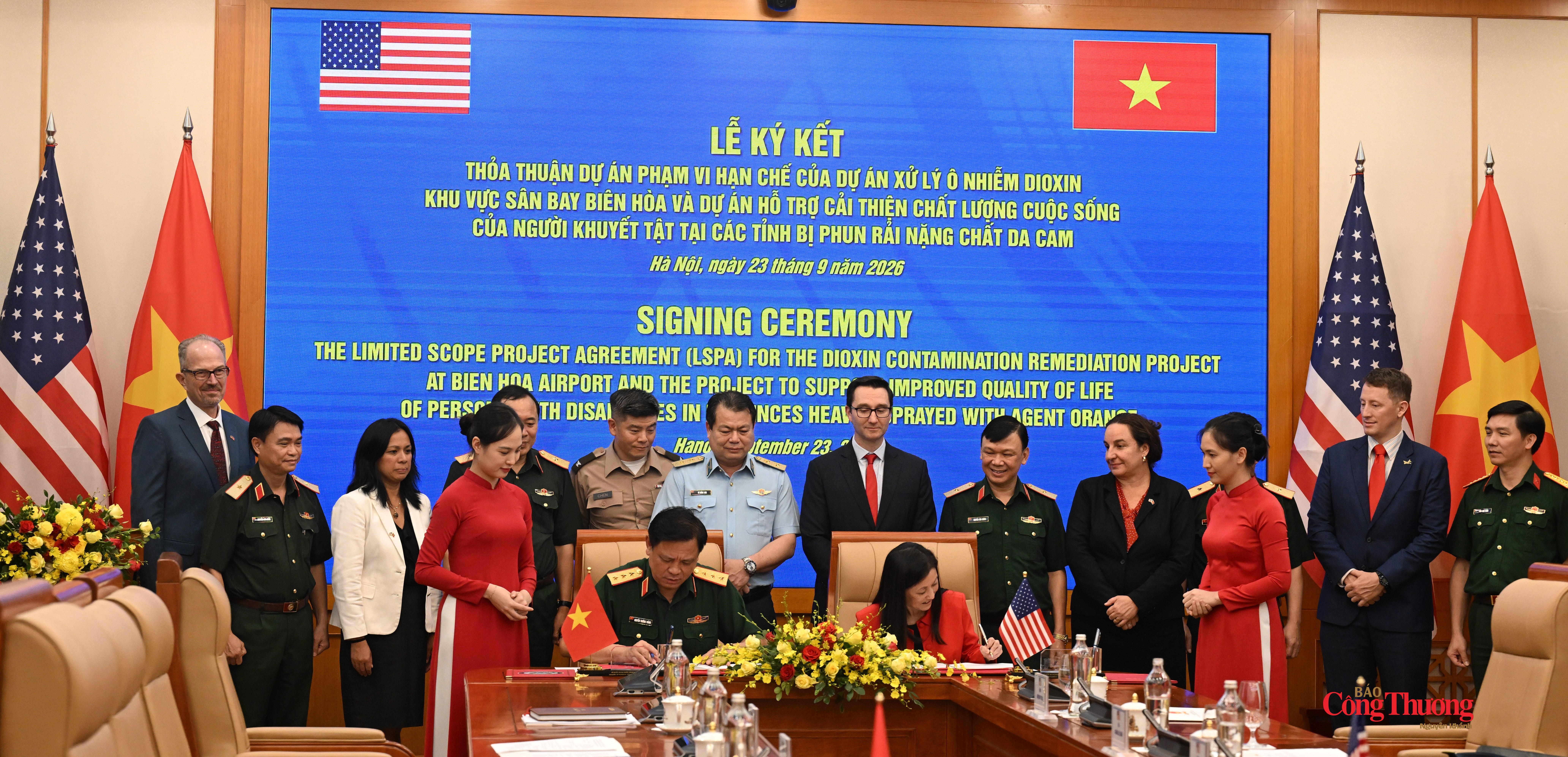 Bộ Quốc phòng và Đại sứ quán Hoa Kỳ ký hai thỏa thuận, nâng vốn xử lý dioxin sân bay Biên Hòa lên 430 triệu USD, hỗ trợ 91 triệu USD cho người khuyết tật.