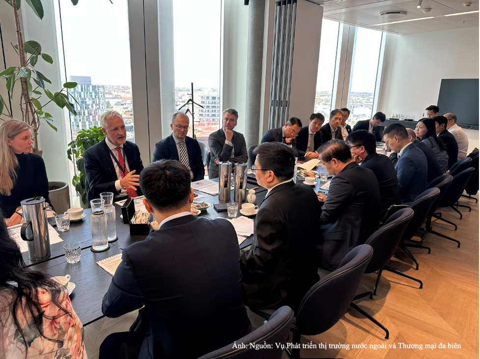 Thứ trưởng Trương Thanh Hoài làm việc với lãnh đạo Tập đoàn Copenhagen Infrastructure Partners.