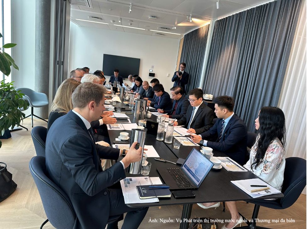 Chiều 21/9, tại trụ sở Tập đoàn Copenhagen Infrastructure Partners (CIP) ở Copenhagen, Vương quốc Đan Mạch, Thứ trưởng Bộ Công Thương Trương Thanh Hoài đã có buổi làm việc với lãnh đạo Tập đoàn CIP.