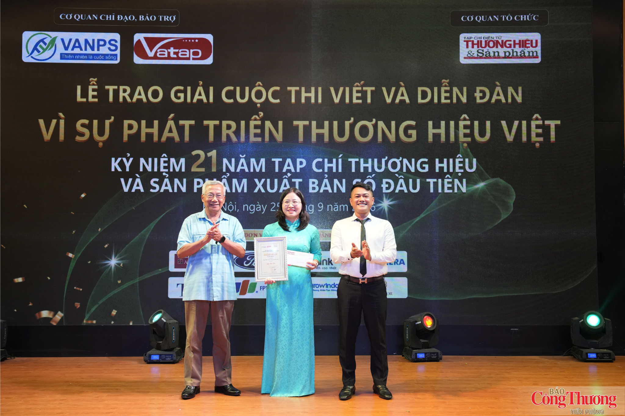 Trao giải cuộc thi viết “Vì sự phát triển thương hiệu Việt”