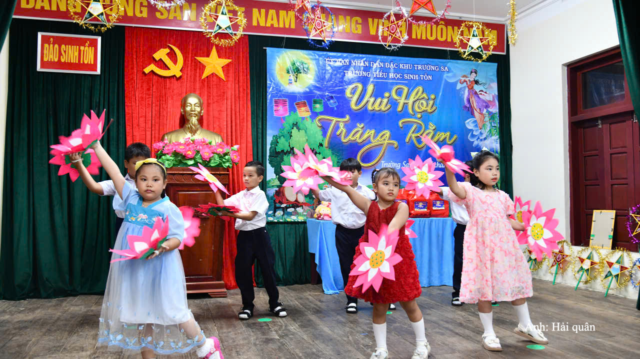 Ấm áp đêm hội trăng rằm nơi biển đảo Trường Sa - 2