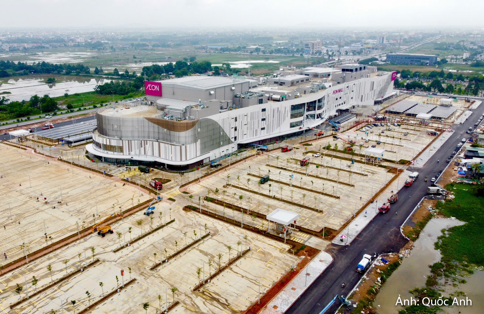 AEON MALL Thanh Hóa được xây dựng tại phường Quảng Phú (tỉnh Thanh Hóa). Dự án có diện tích khu đất khoảng 105.000 m2, tổng diện tích sàn khoảng 120.000 m2 và diện tích cho thuê khoảng 52.000 m2. Đây là một trong những dự án trung tâm bán lẻ có quy mô lớn nhất đang được triển khai tại Thanh Hóa.