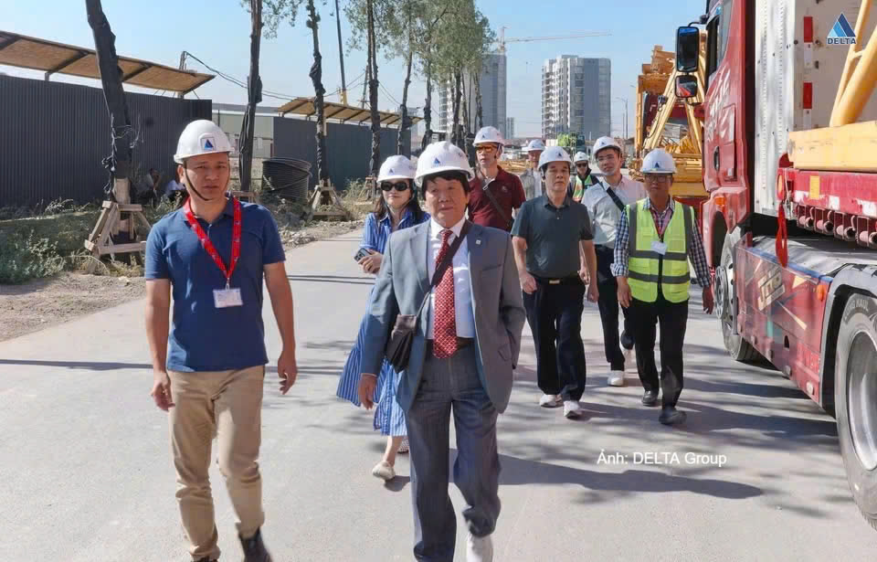 Cũng trong dịp này, Chủ tịch DELTA Group Trần Nhật Thành đã đi thăm công trường dự án.