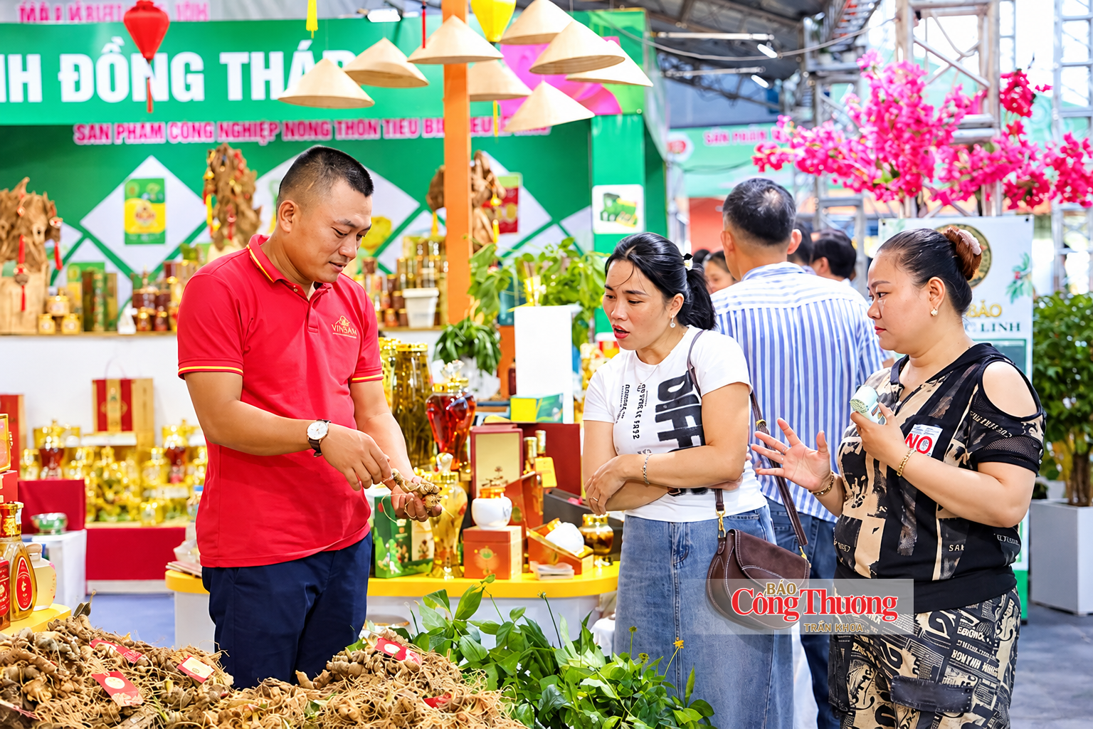 Gần 500 gian hàng hội tụ tại Hội chợ công nghiệp nông thôn tiêu biểu phía Bắc