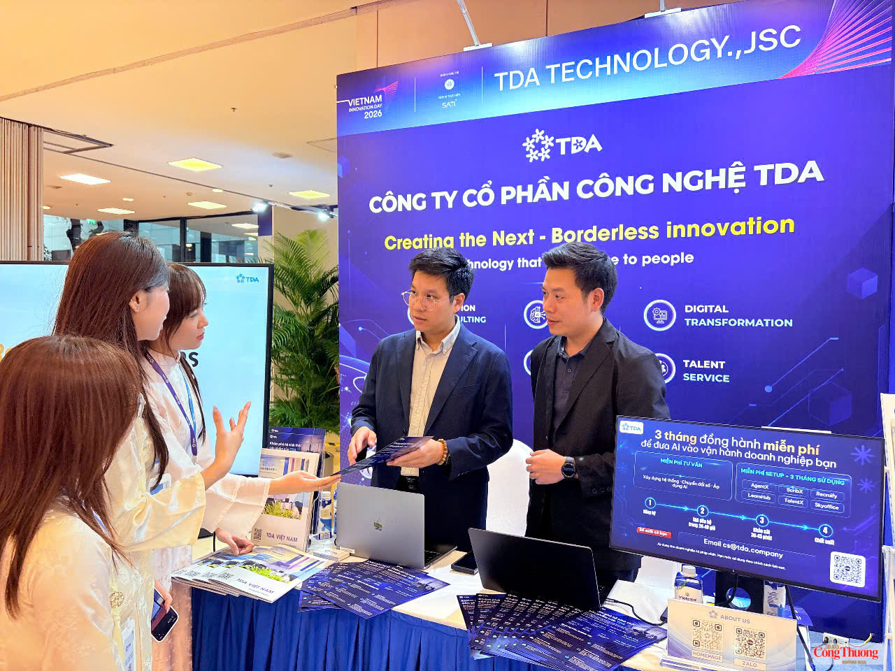 Không gian triển lãm có sự tham gia của 150 gian hàng trong nước nhằm giới thiệu công nghệ, sản phẩm, giải pháp và mô hình đổi mới sáng tạo của doanh nghiệp.