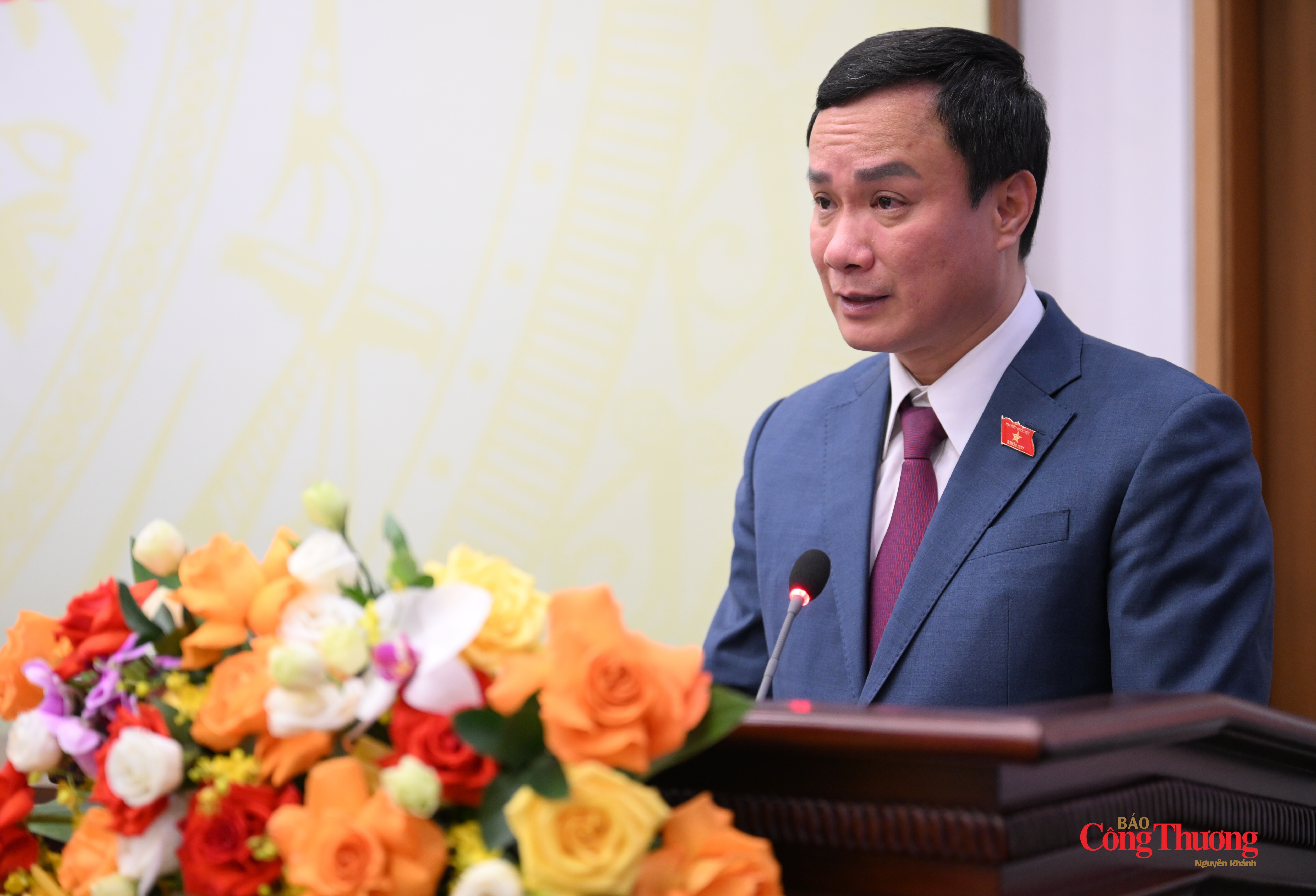 Phó Chủ nhiệm Ủy ban Văn hóa và Xã hội Triệu Thế Hùng tại họp báo.