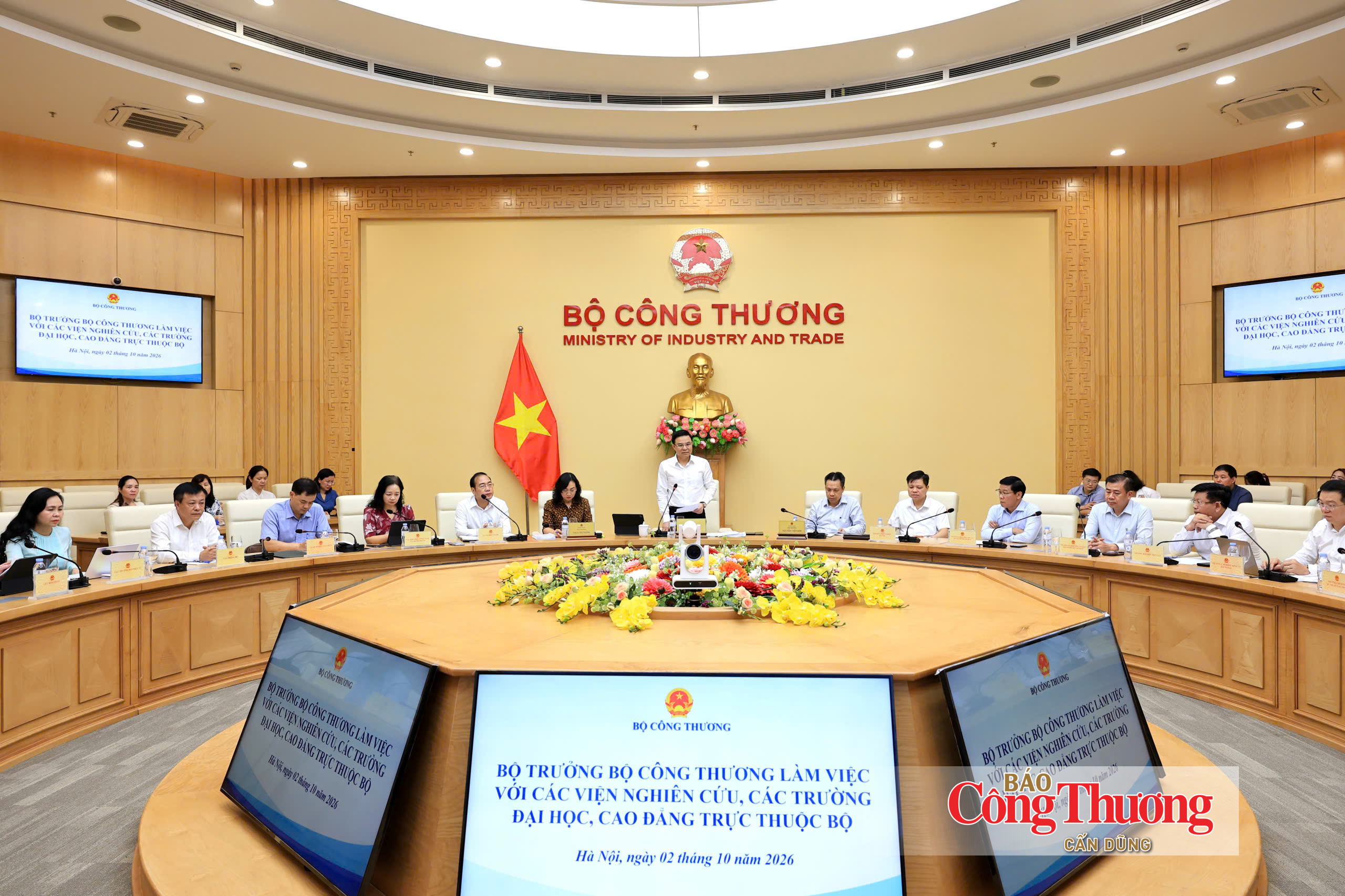 Toàn cảnh buổi làm việc.
