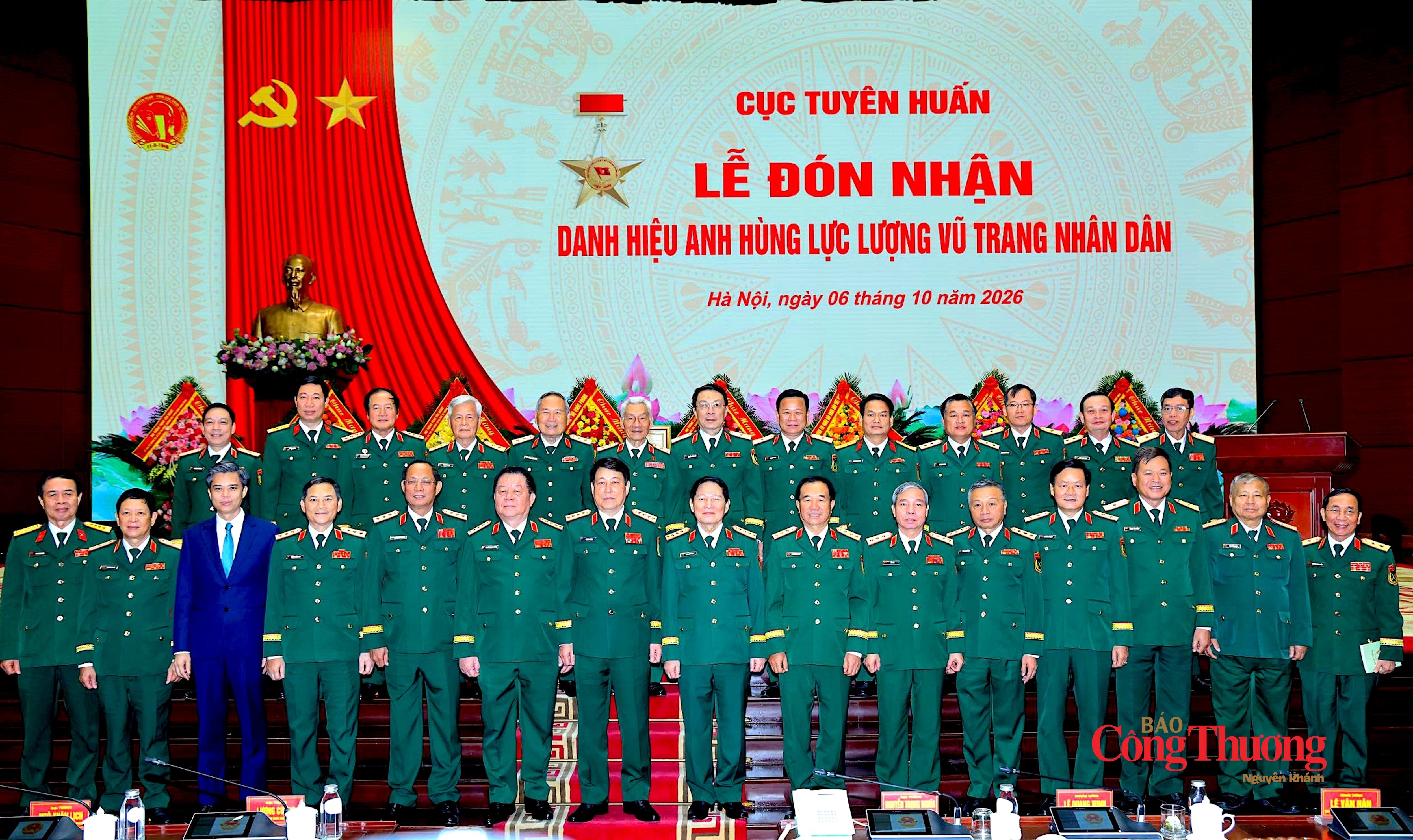 Đại tướng Lương Cường, Đại tướng Nguyễn Trọng nghĩa cùng các đại biểu tại lễ đón nhận.
