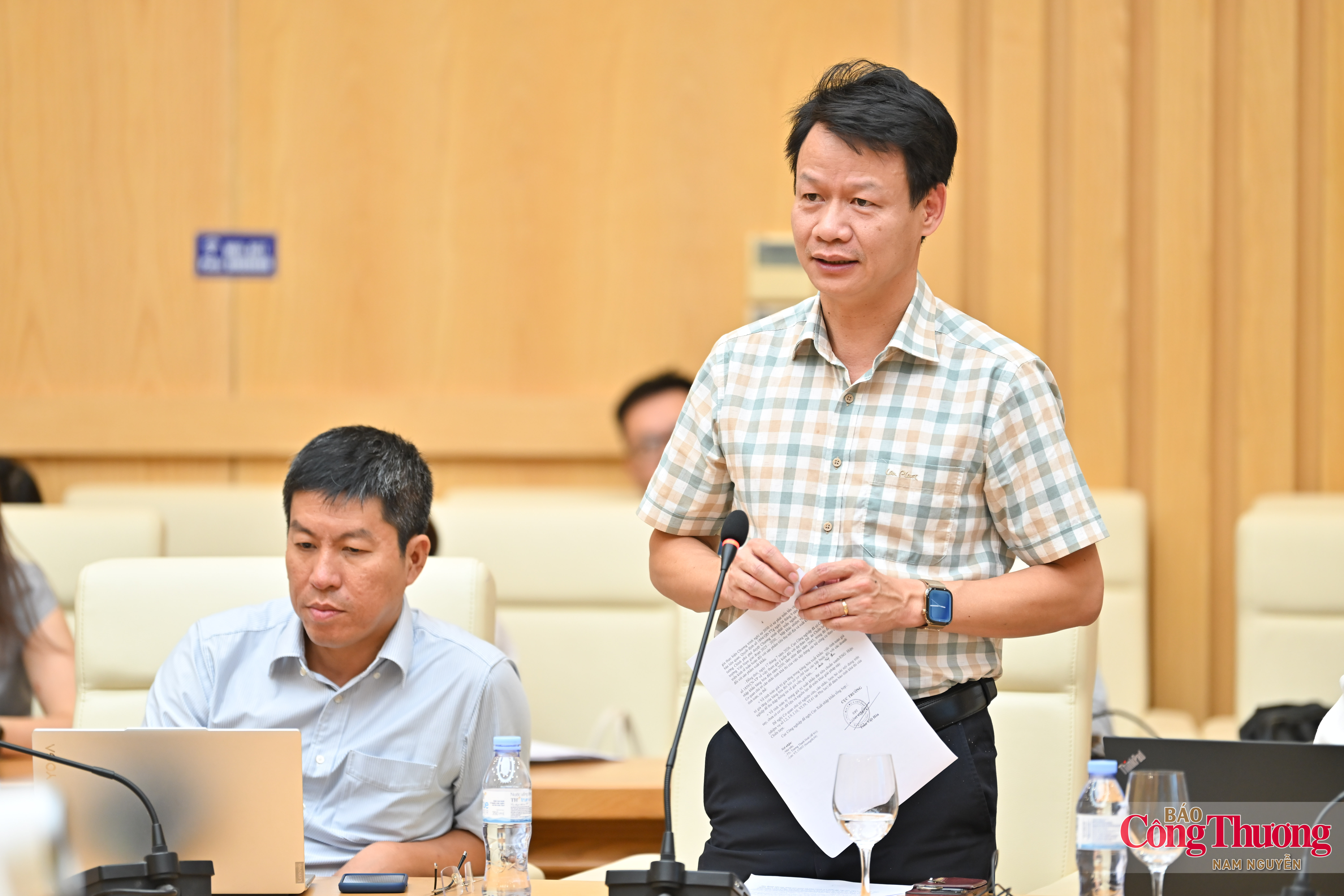 Các đại biểu phát biểu ý kiến tại hội thảo.