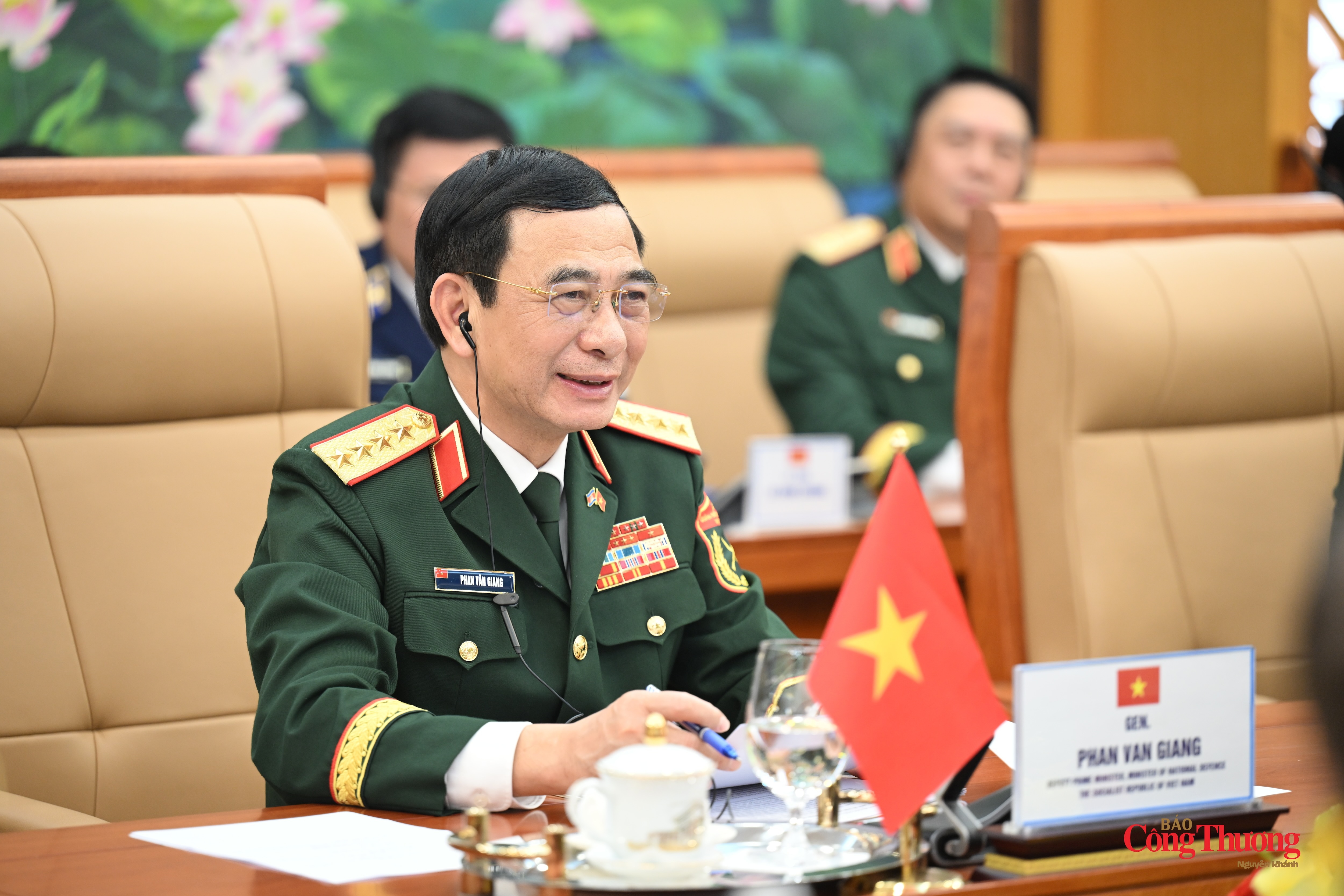 Đại tướng Phan Văn Giang, Ủy viên Bộ Chính trị, Phó Thủ tướng Chính phủ, Bộ trưởng Bộ Quốc phòng phát biểu tại hội đàm.