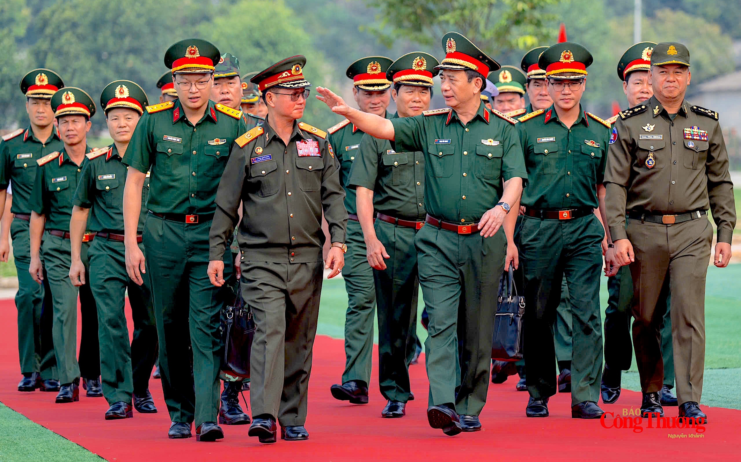Bộ trưởng Bộ Quốc phòng 3 nước Việt Nam - Lào - Campuchia tại buổi diễn tập.