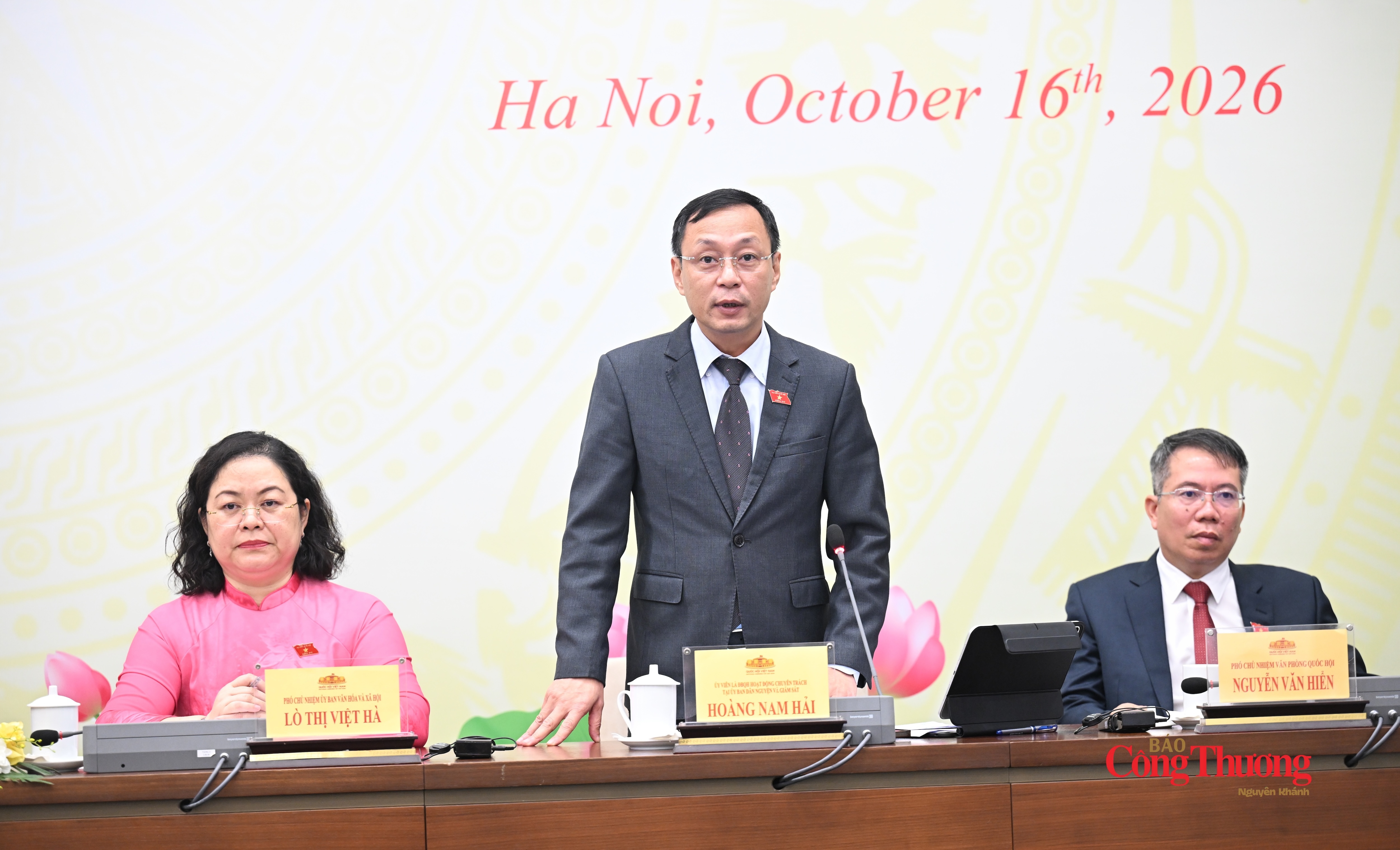 Ông Hoàng Nam Hải, Ủy viên là đại biểu chuyên trách Ủy ban Dân nguyện và Giám sát của Quốc hội thông tin tại họp báo.