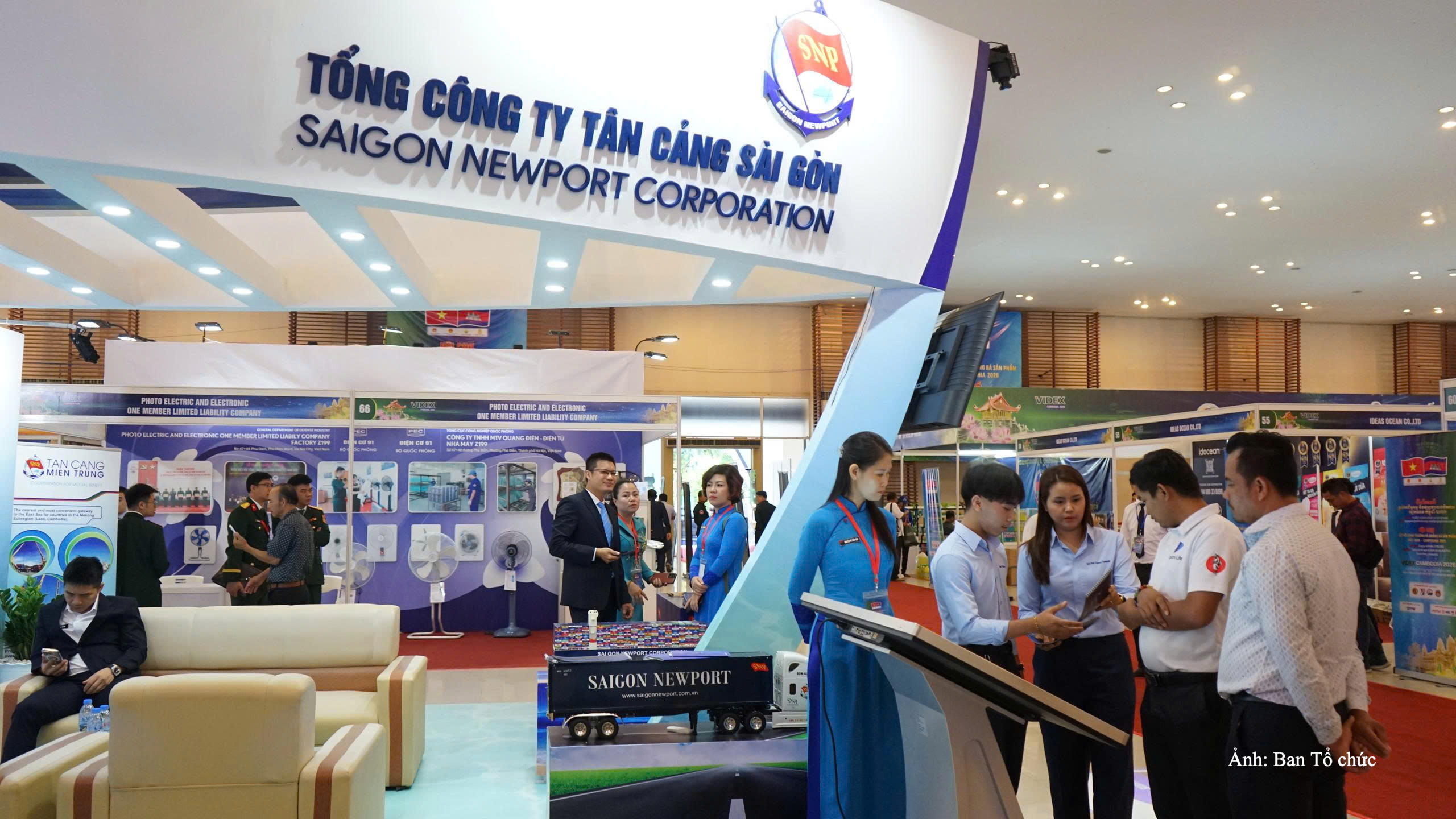 Các hoạt động kết nối tại hội chợ.