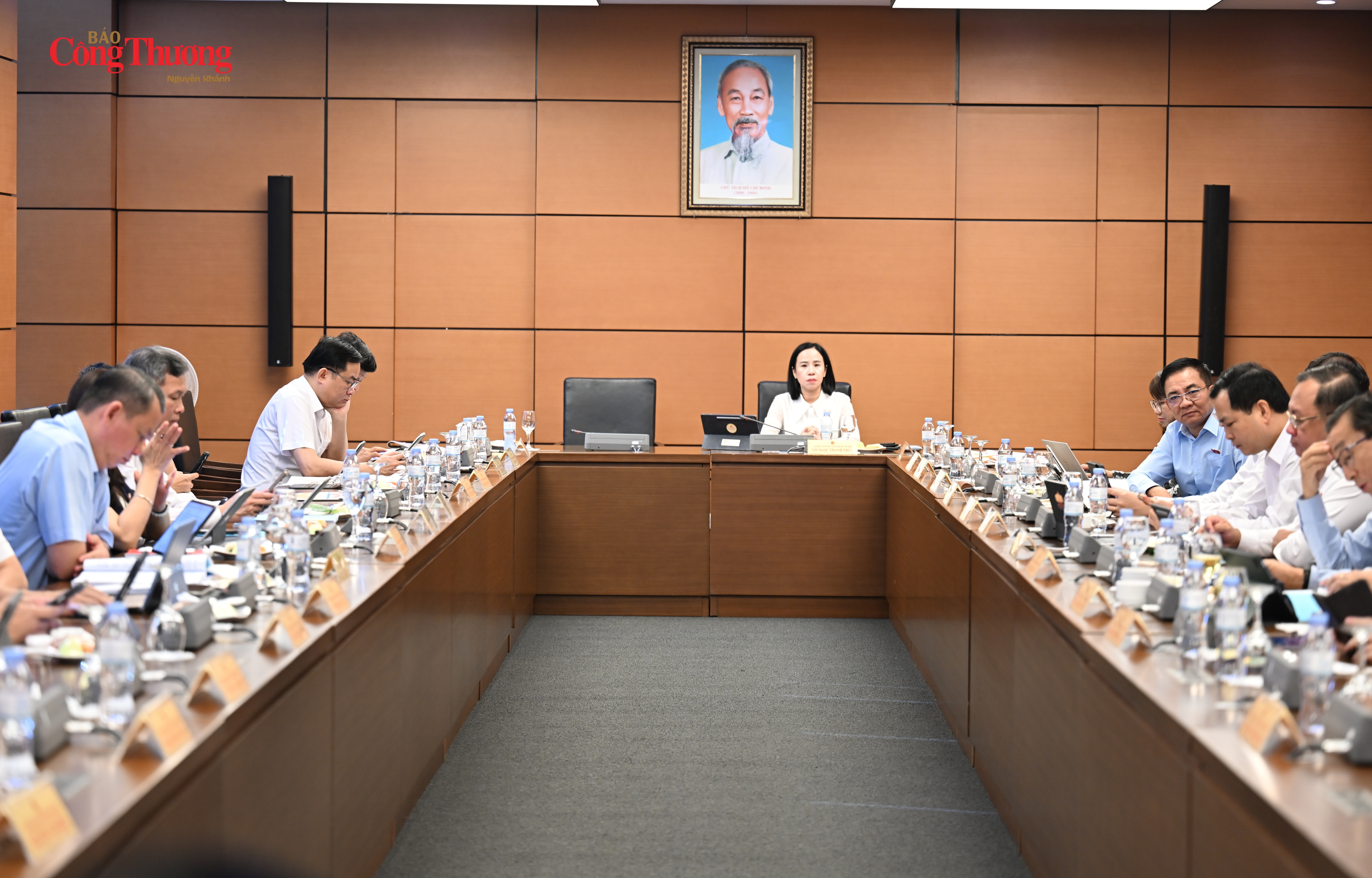 Quang cảnh họp Tổ 2 - Đoàn đại biểu Quốc hội Thành phố Hồ Chí Minh.