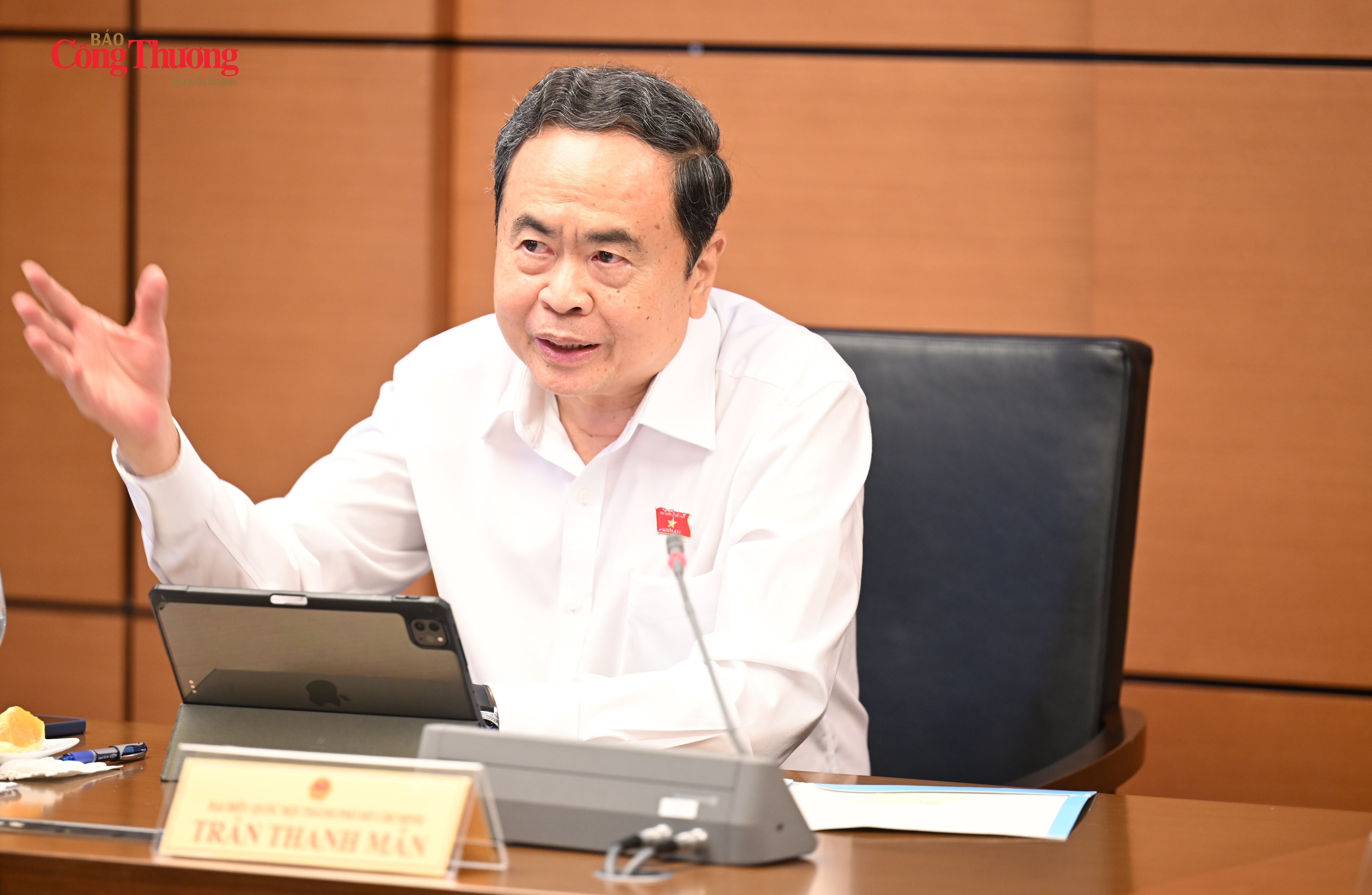 Chủ tịch Quốc hội Trần Thanh Mẫn thảo luận tại Tổ 2, Đoàn đại biểu Quốc hội Thành phố Hồ Chí Minh.