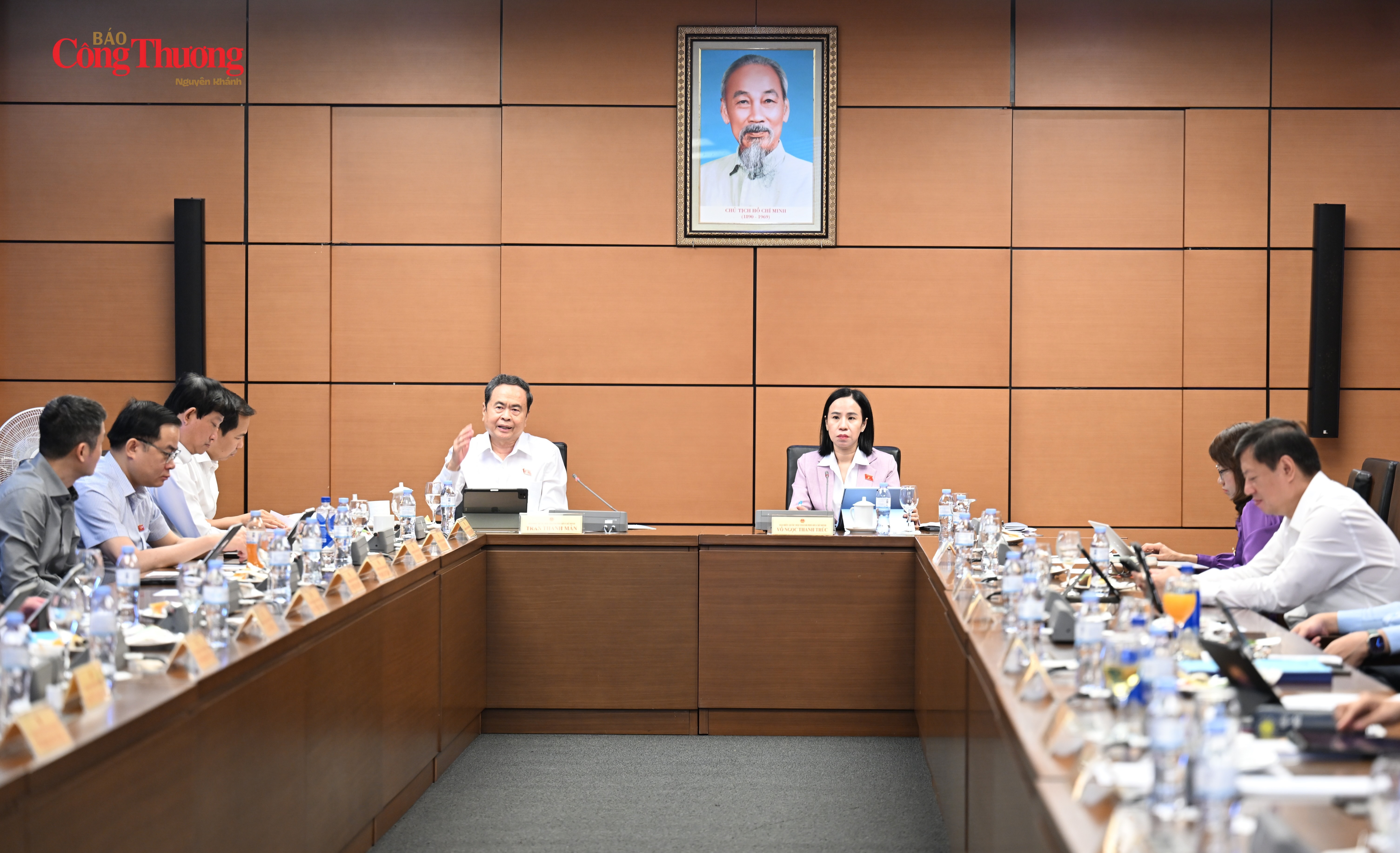 Toàn cảnh phiên thảo luận.