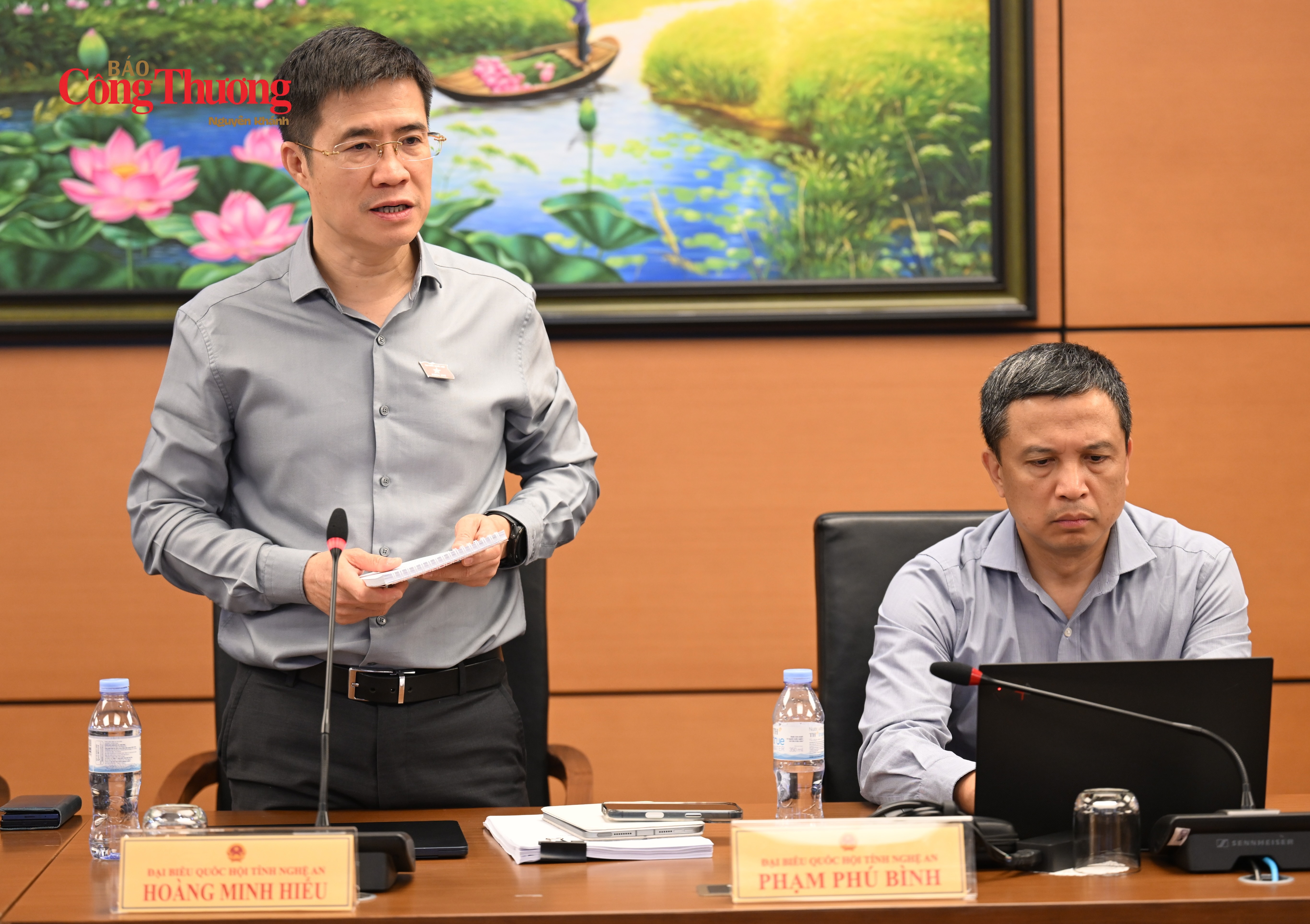 Đại biểu Hoàng Minh Hiếu (Đoàn đại biểu Quốc hội tỉnh Nghệ An).