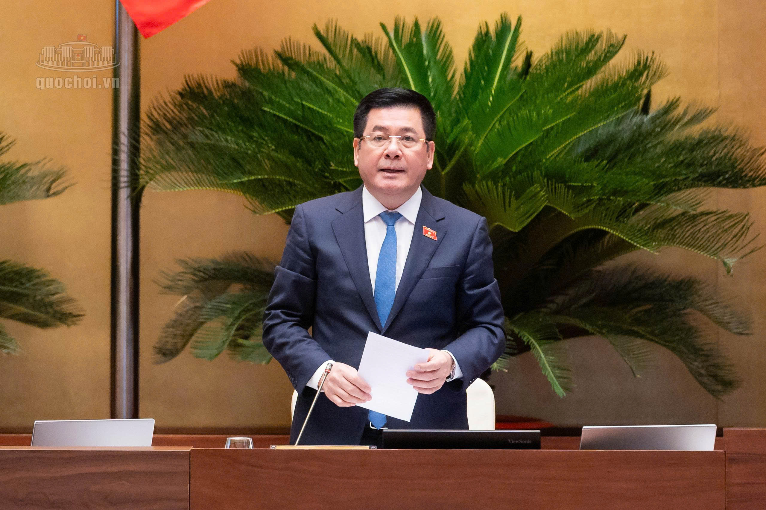 Phó Chủ tịch Quốc hội Nguyễn Hồng Diên điều hành Phiên thảo luận