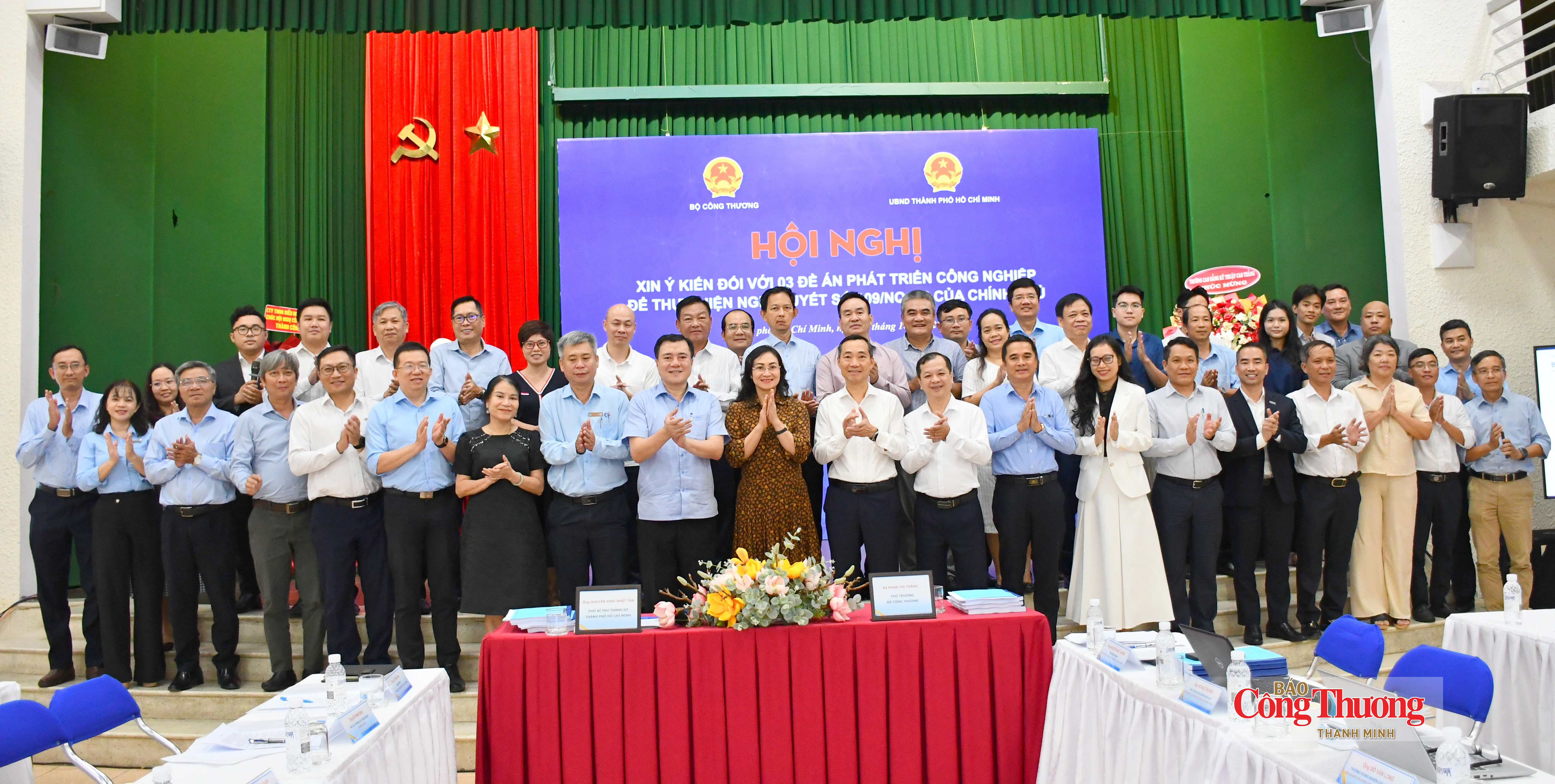 Đại biểu tham dự hội nghị.