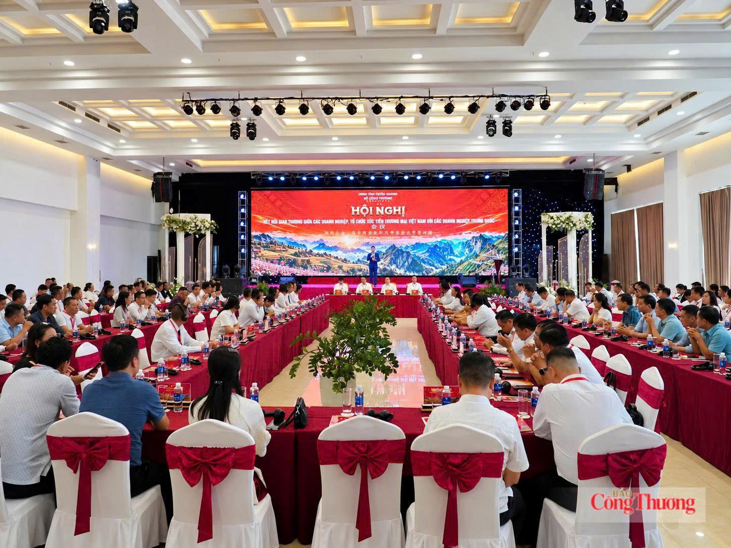 Toàn cảnh Hội nghị kết nối giao thương giữa doanh nghiệp, tổ chức xúc tiến thương mại Việt Nam với doanh nghiệp Trung Quốc năm 2026. Ảnh: Minh Đức
