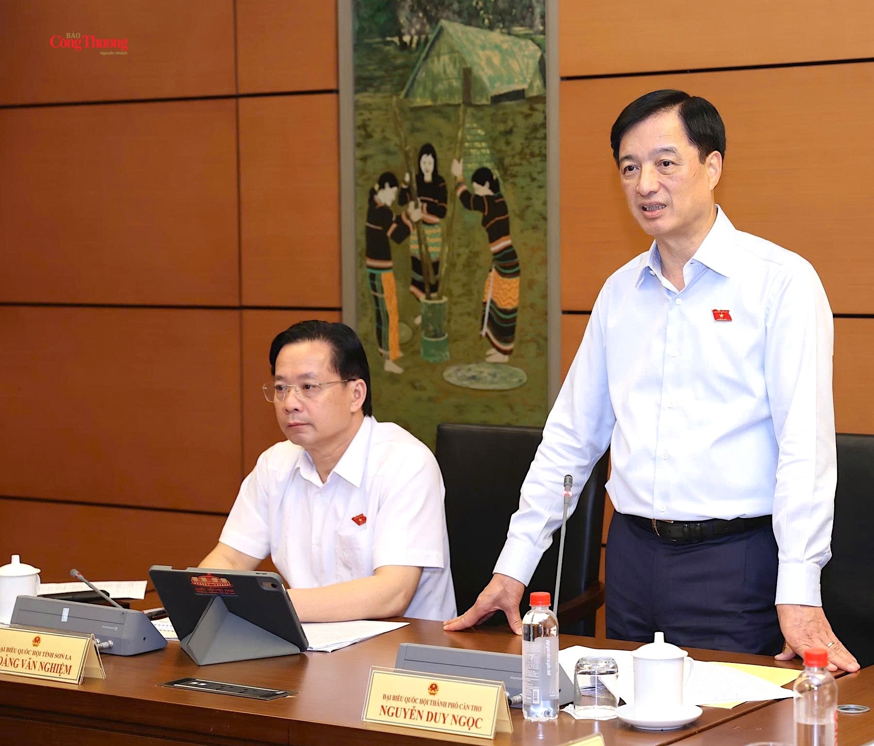 Ủy viên Bộ Chính trị, Bí thư Trung ương Đảng, Trưởng Ban Tổ chức Trung ương Nguyễn Duy Ngọc (Đoàn đại biểu Quốc hội TP. Cần Thơ) thảo luận tại Tổ 8.