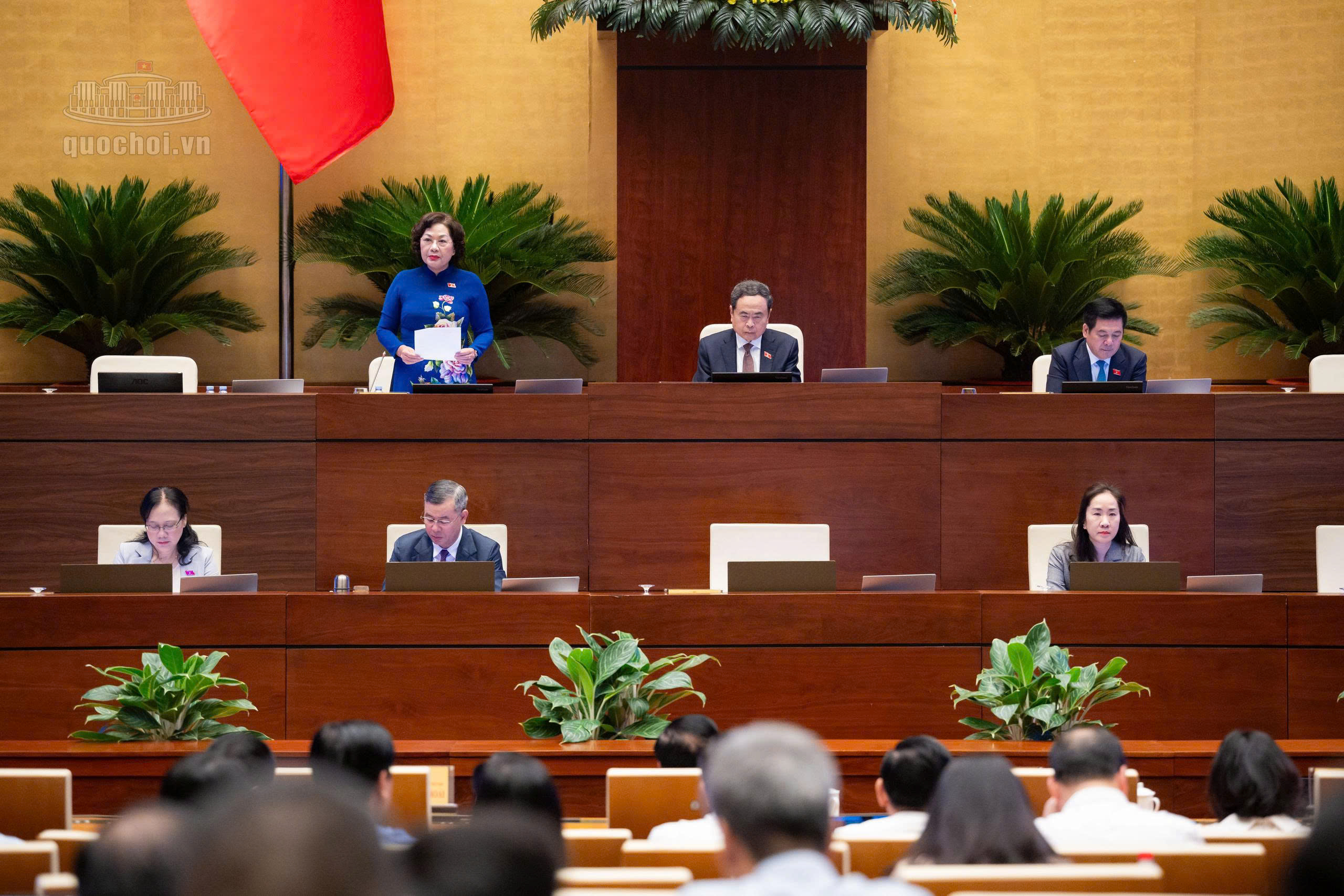 Phó Chủ tịch Quốc hội Nguyễn Thị Hồng điều hành phiên thảo luận tại hội trường về dự án Luật sửa đổi, bổ sung một số điều của Luật Chứng khoán.