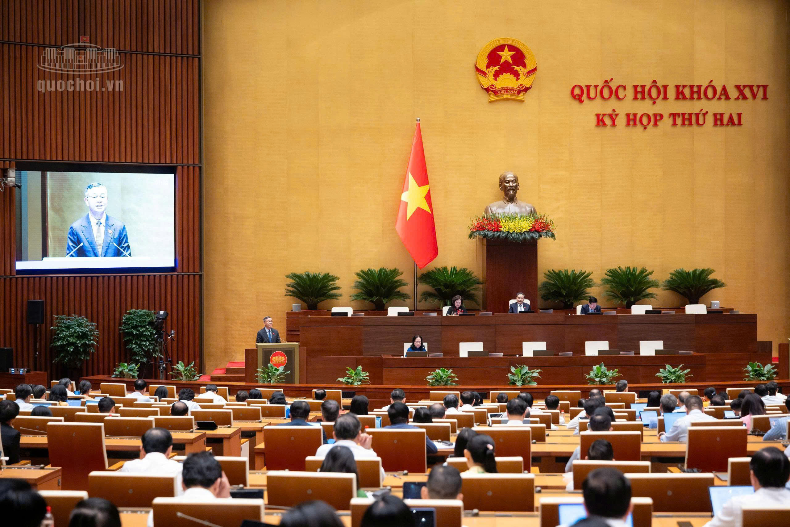 Bộ trưởng Bộ Tài chính thông tin, hiện còn 2,8 triệu mã số thuế ở trạng thái ngừng hoạt động kinh doanh và không hoạt động tại địa chỉ đăng ký. Trong 8 tháng đầu năm 2026, ngành thuế đã đóng gần 600.000 mã.