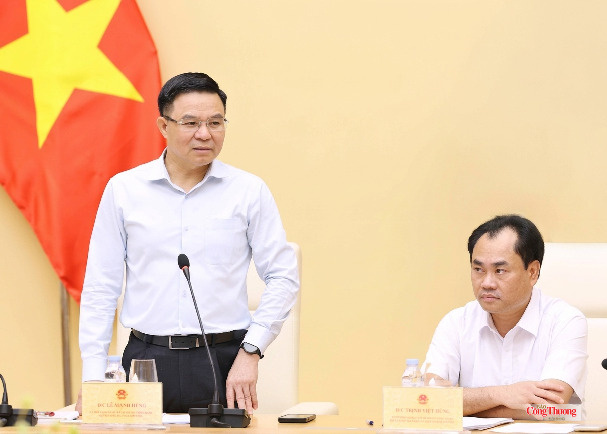 Bộ trưởng Bộ Công Thương Lê Mạnh Hùng phát biểu tại hội nghị.
