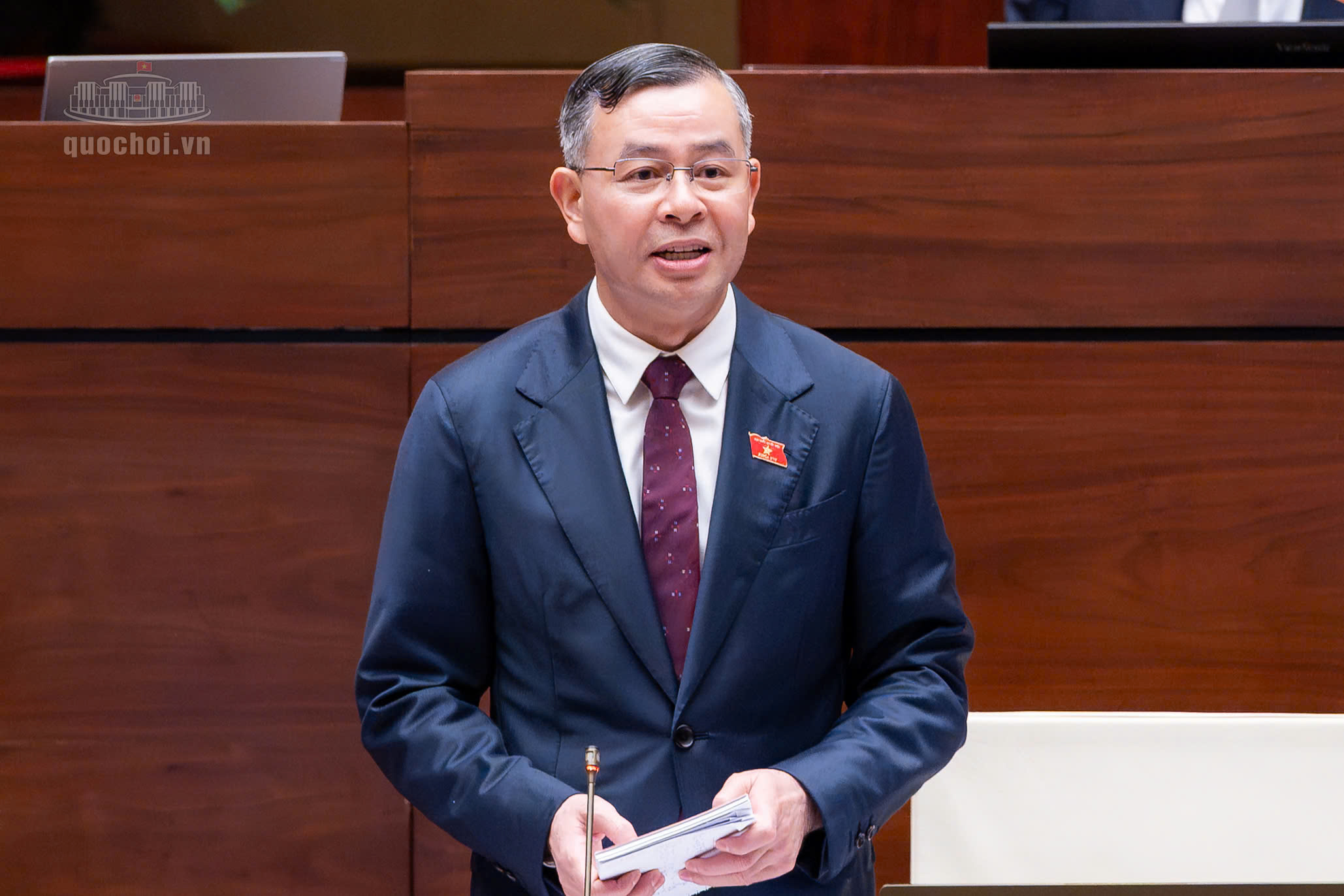 Bộ trưởng Bộ Tài chính Ngô Văn Tuấn phát biểu giải trình, tiếp thu ý kiến đại biểu Quốc hội.